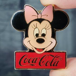 Minnie Mouse Disney Coca Cola Vintage 1986 Metal Pin